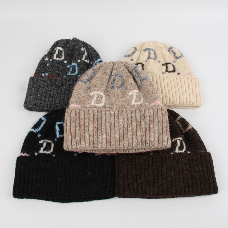 Czapka beanie z dzianiny żakar – Beanie Cuffed Knit recenzja i cena