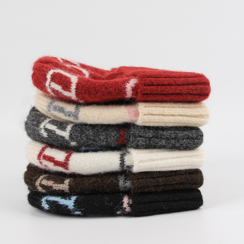 Czapka beanie z dzianiny żakar – Beanie Cuffed Knit recenzja i cena